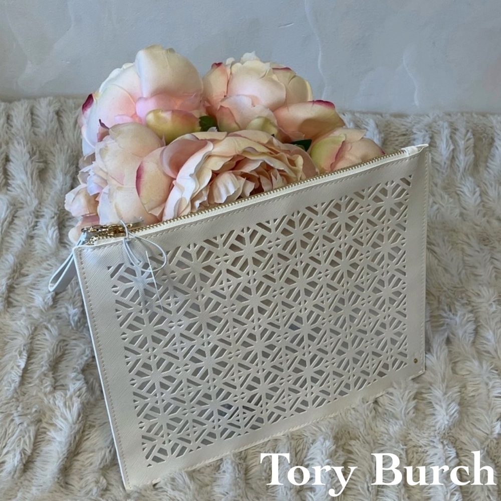 NWT Tory Burch Pouch Clutch / Cosmetic Bag
Travel NEW